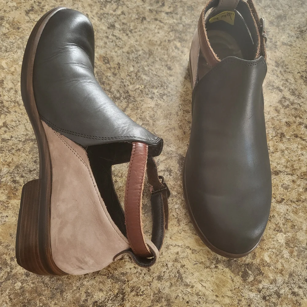 Naot Kamsin Cut Out Booties - Picture 6 of 7